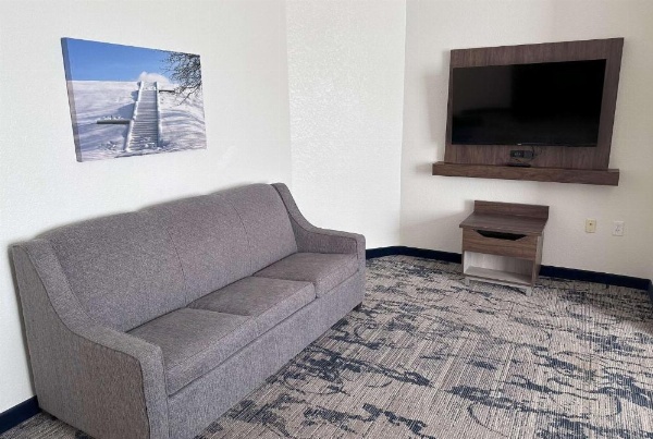 La Quinta Inn & Suites by Wyndham Milwaukee South West New Berlin image 16