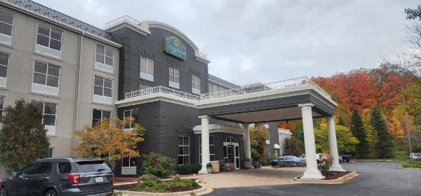 La Quinta Inn & Suites by Wyndham Milwaukee South West New Berlin image 24