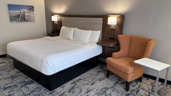 La Quinta Inn & Suites by Wyndham Milwaukee South West New Berlin image 29