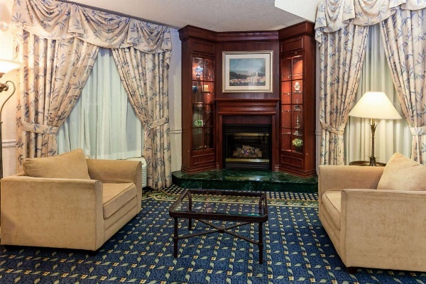 La Quinta Inn & Suites by Wyndham Milwaukee South West New Berlin image 4